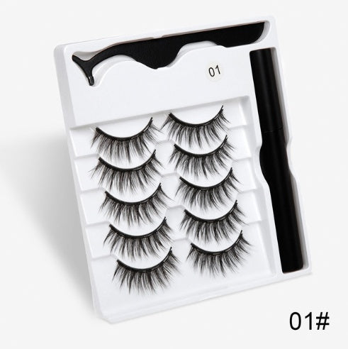 A Pair Of False Eyelashes With Magnets In Fashion Secondary image
