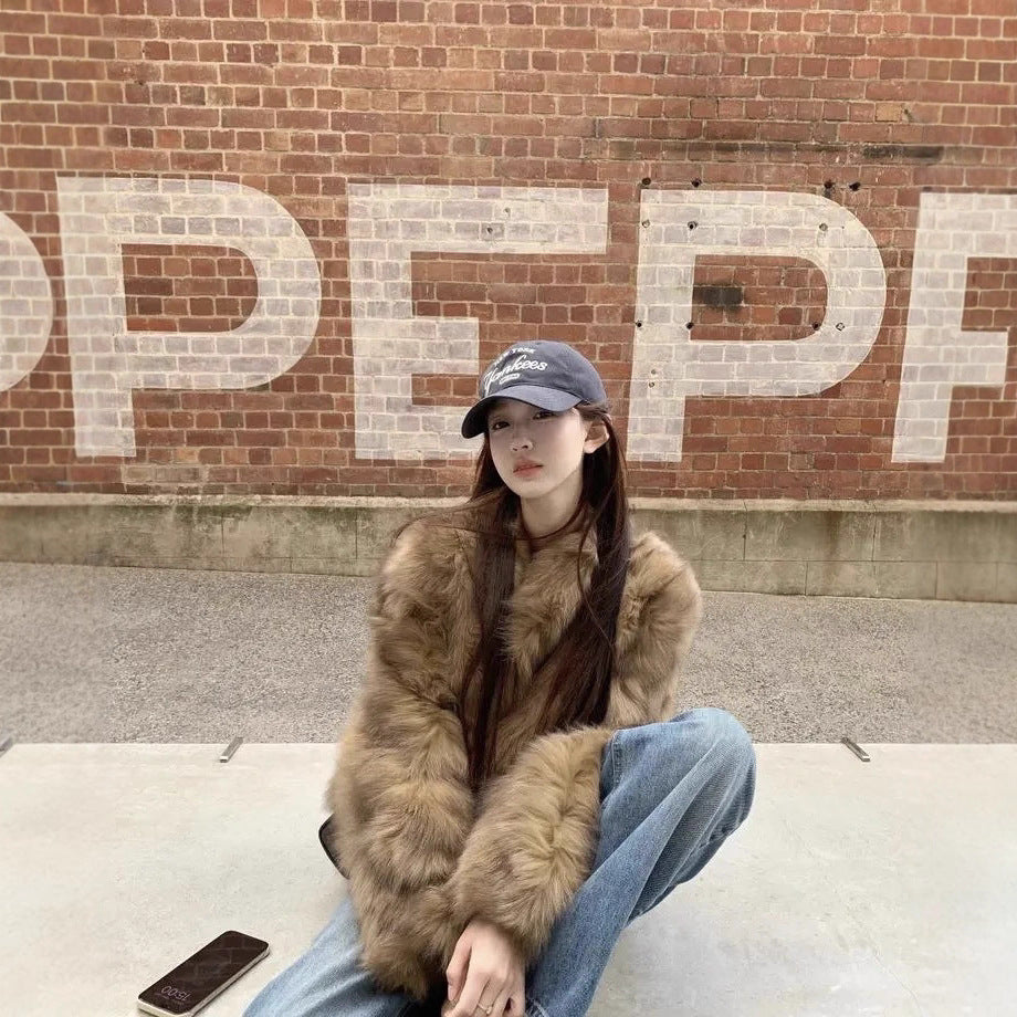 American-style Cropped Eco-friendly Faux Fur Top